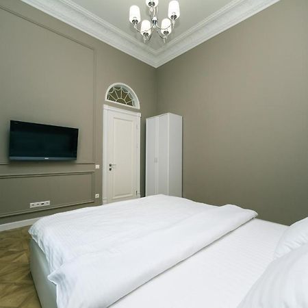 Vip Apartment Near Kreschatyk, 31А Pushkinska Street Kijev Kültér fotó