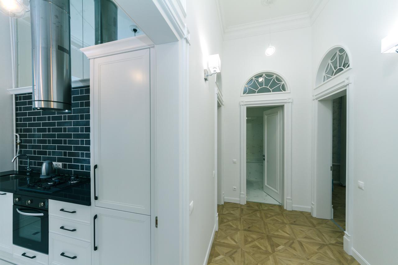 Vip Apartment Near Kreschatyk, 31А Pushkinska Street Kijev Kültér fotó