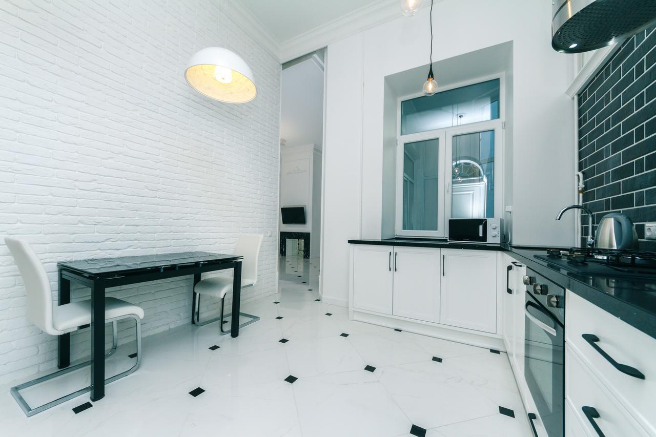 Vip Apartment Near Kreschatyk, 31А Pushkinska Street Kijev Kültér fotó