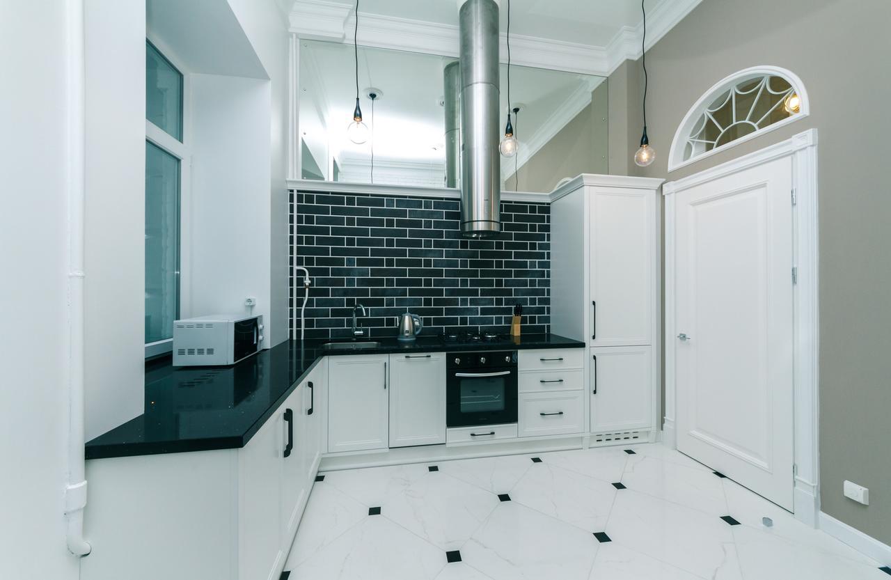 Vip Apartment Near Kreschatyk, 31А Pushkinska Street Kijev Kültér fotó