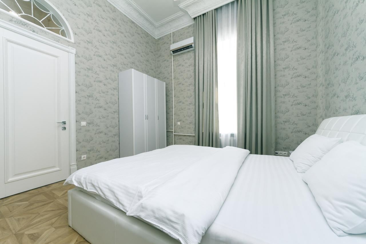 Vip Apartment Near Kreschatyk, 31А Pushkinska Street Kijev Kültér fotó