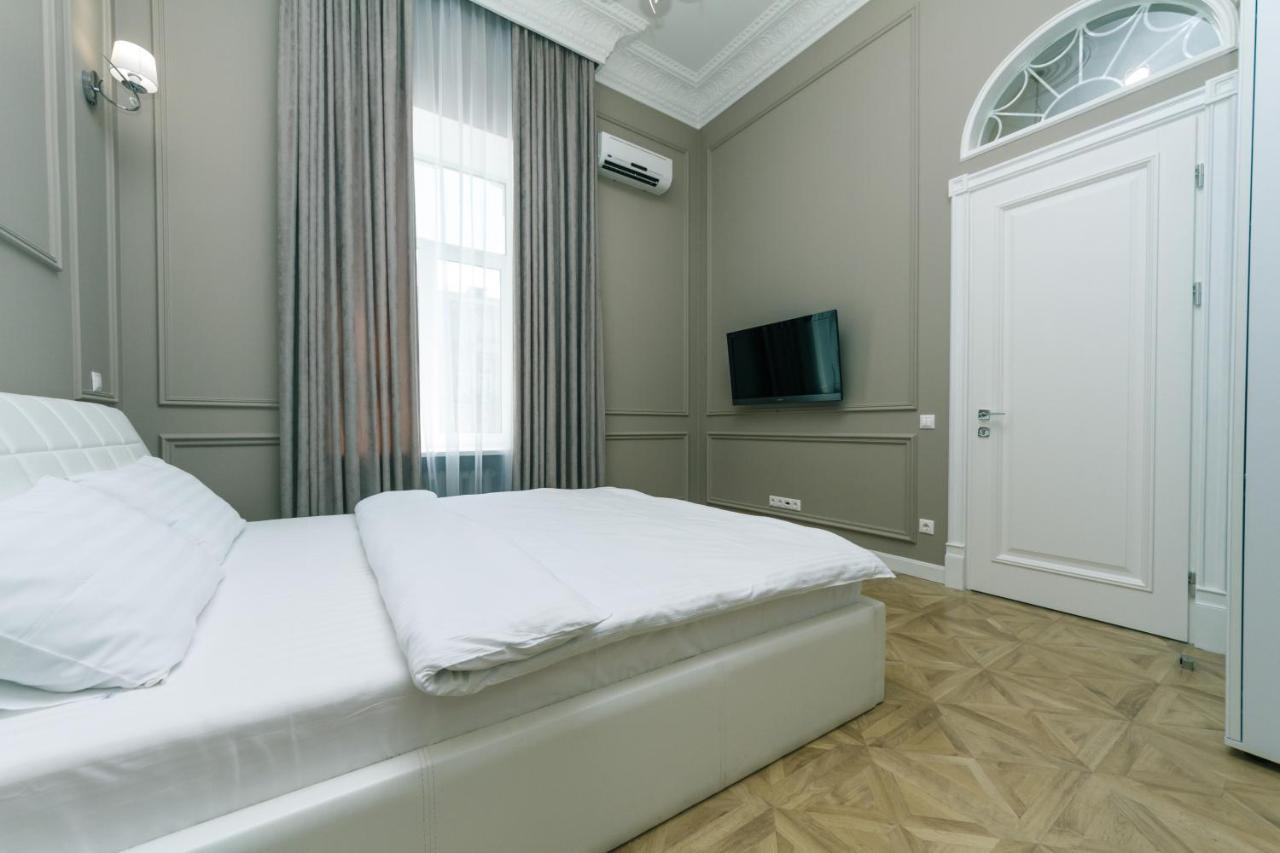 Vip Apartment Near Kreschatyk, 31А Pushkinska Street Kijev Kültér fotó