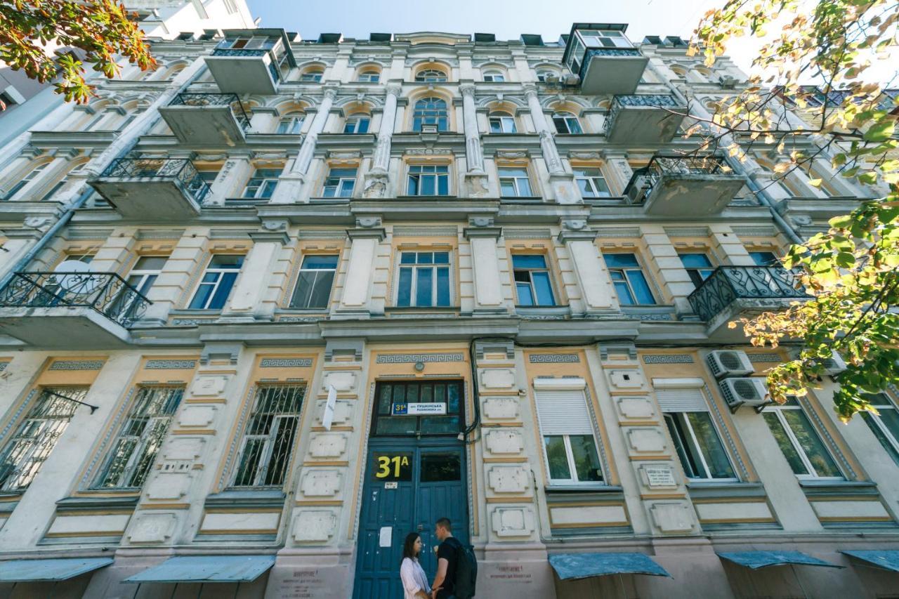 Vip Apartment Near Kreschatyk, 31А Pushkinska Street Kijev Kültér fotó
