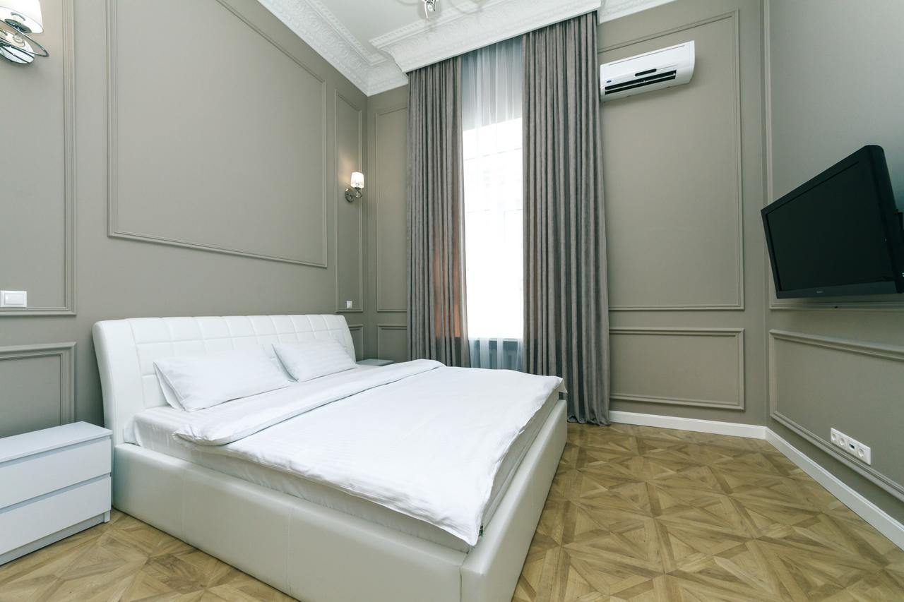Vip Apartment Near Kreschatyk, 31А Pushkinska Street Kijev Kültér fotó