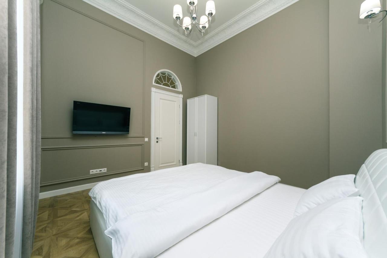 Vip Apartment Near Kreschatyk, 31А Pushkinska Street Kijev Kültér fotó