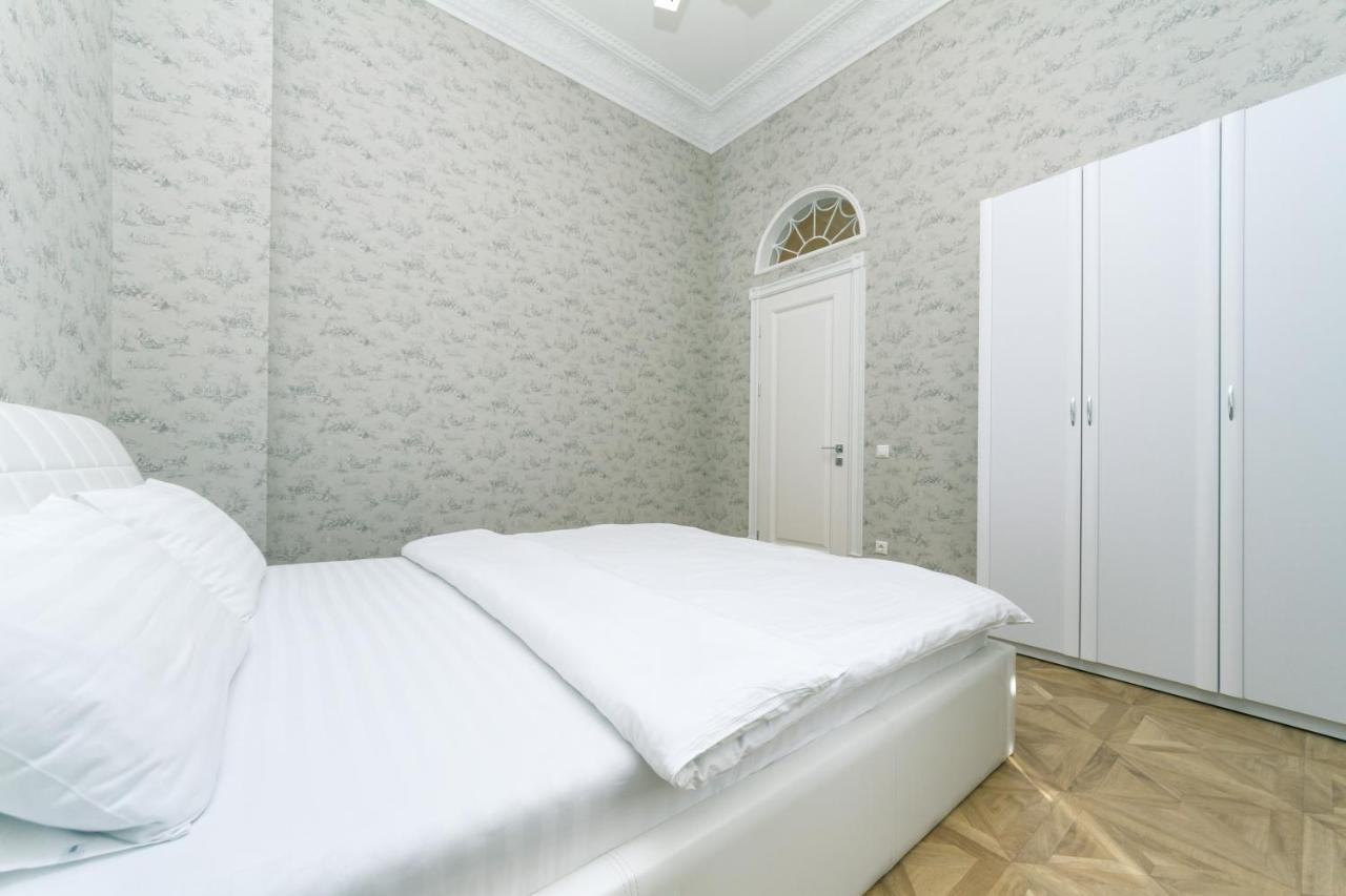 Vip Apartment Near Kreschatyk, 31А Pushkinska Street Kijev Kültér fotó