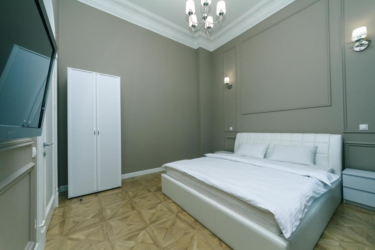 Vip Apartment Near Kreschatyk, 31А Pushkinska Street Kijev Kültér fotó