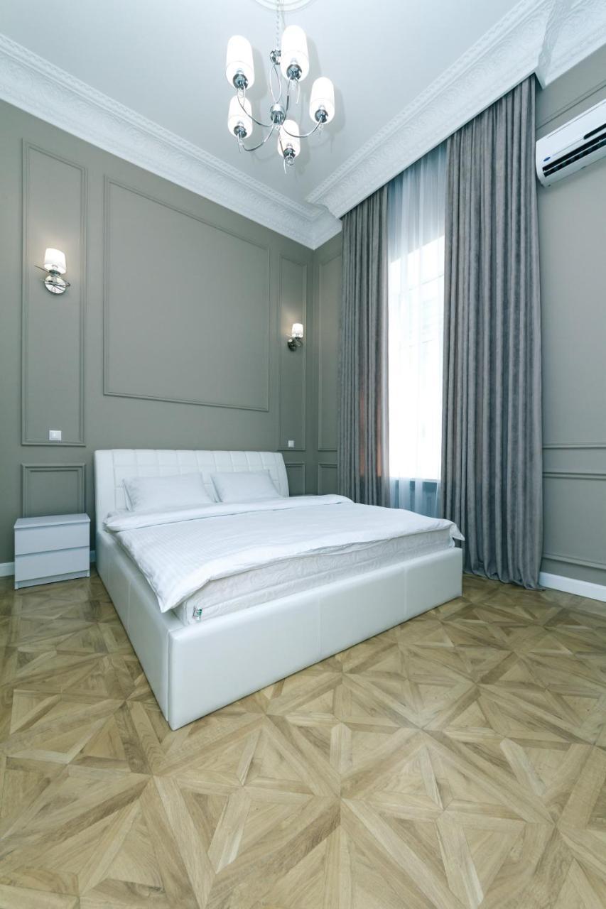 Vip Apartment Near Kreschatyk, 31А Pushkinska Street Kijev Kültér fotó