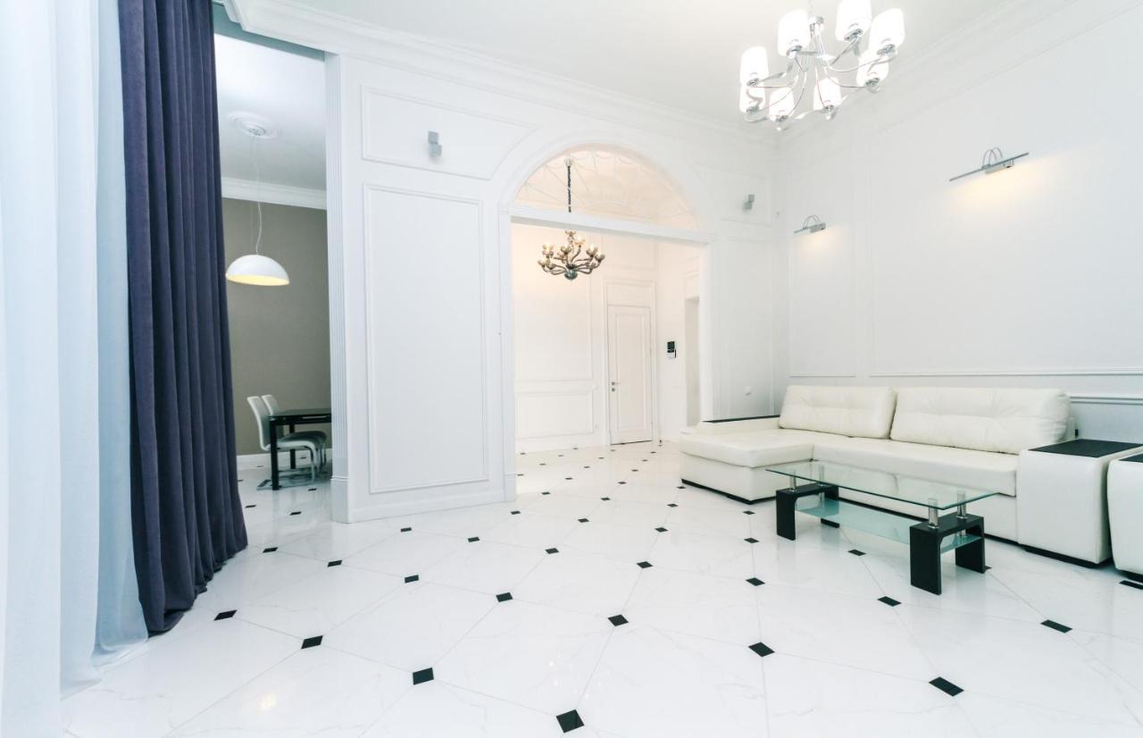 Vip Apartment Near Kreschatyk, 31А Pushkinska Street Kijev Kültér fotó