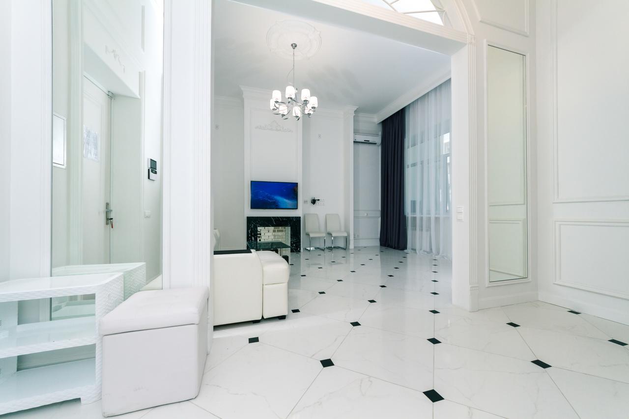 Vip Apartment Near Kreschatyk, 31А Pushkinska Street Kijev Kültér fotó
