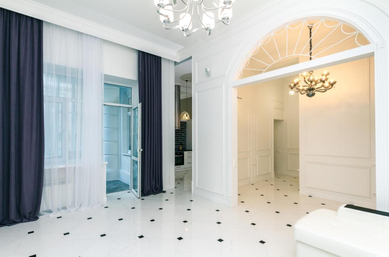 Vip Apartment Near Kreschatyk, 31А Pushkinska Street Kijev Kültér fotó